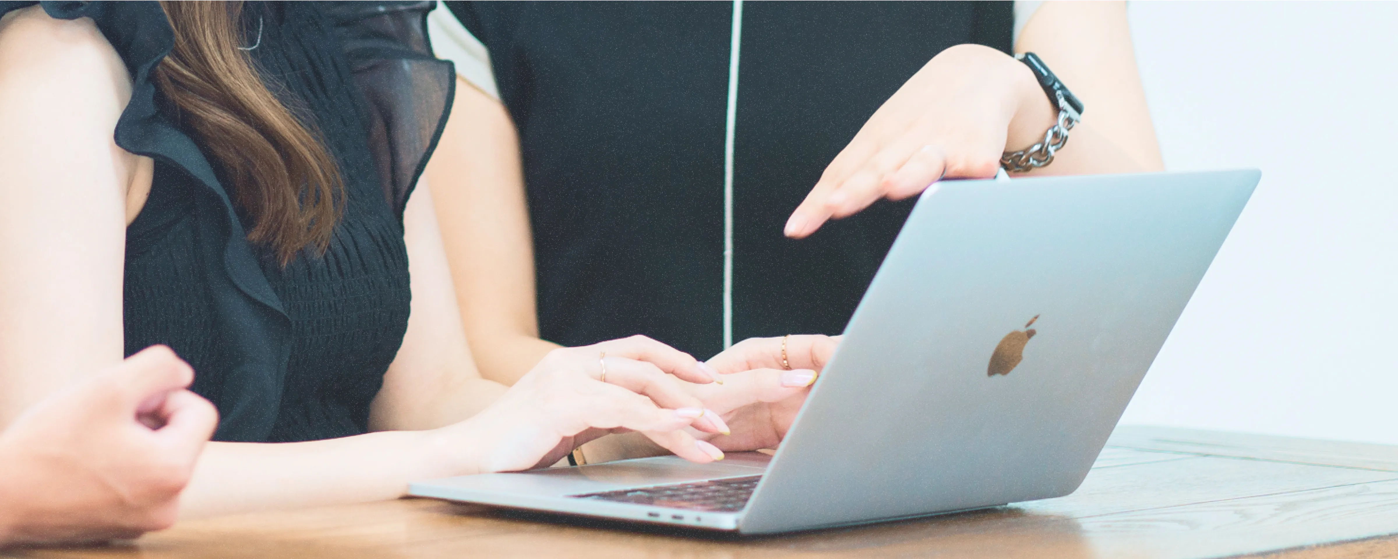 採用情報 - チームで働く様子